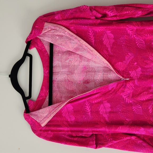 Vintage Bright Pink Leaf Patterned Onesie with Pockets - Retro Charm and Comfort - Picture 3 of 3